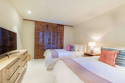 Luxury Villa Photo #23