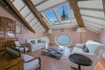 Luxury Villa Photo #26