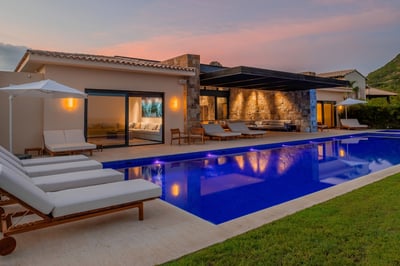 Luxury Villa Photo #5