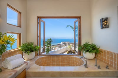 Luxury Villa Photo #30