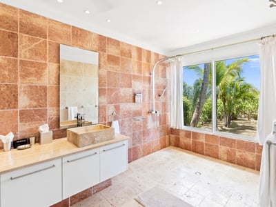 Luxury Villa Photo #31