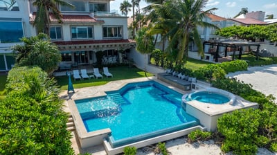 Luxury Villa Photo #6