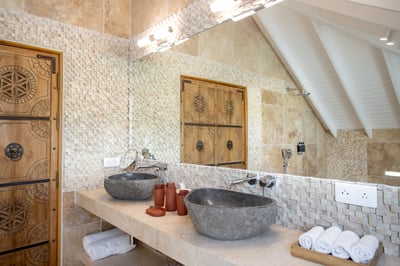 Luxury Villa Photo #35