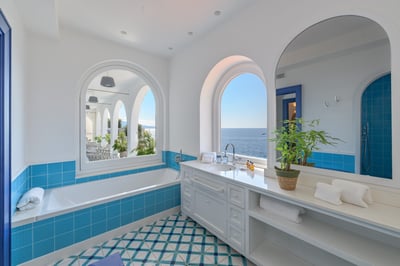 Luxury Villa Photo #37