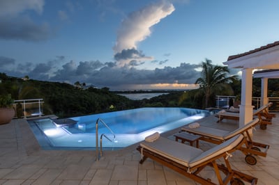 Luxury Villa Photo #8