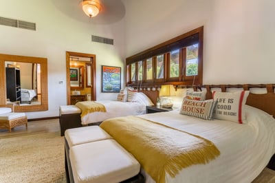 Luxury Villa Photo #35