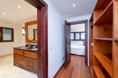 Luxury Villa Photo #59