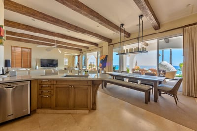 Luxury Villa Photo #32