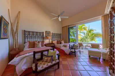 Luxury Villa Photo #24