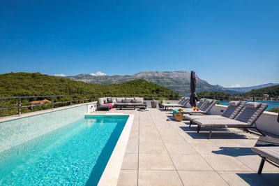 Luxury Villa Photo #27