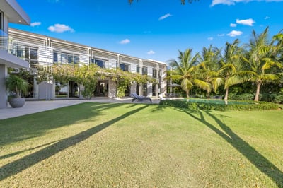 Luxury Villa Photo #6