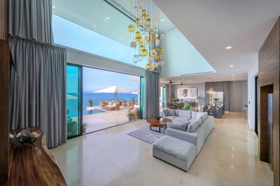 Luxury Villa Photo #22