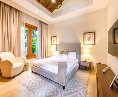 Luxury Villa Photo #14