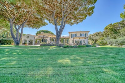 Luxury Villa Photo #3
