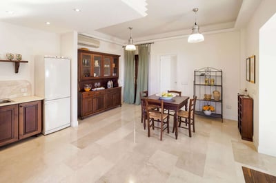Luxury Villa Photo #26