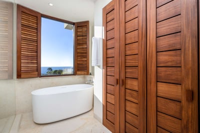 Luxury Villa Photo #31