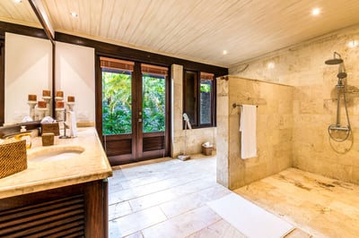 Luxury Villa Photo #22