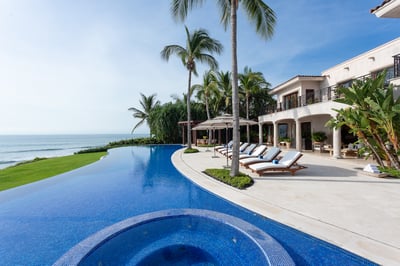 Luxury Villa Photo #12