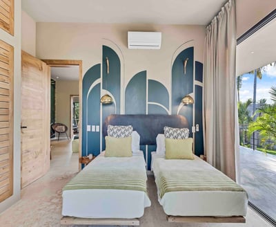 Luxury Villa Photo #20