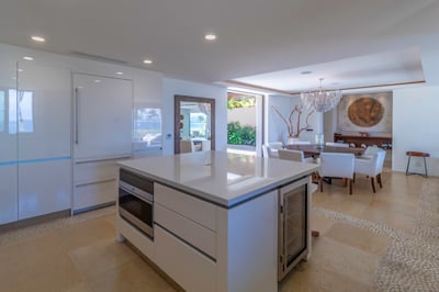 Luxury Villa Photo #23