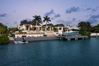 Luxury Villa Photo #4