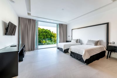 Luxury Villa Photo #70