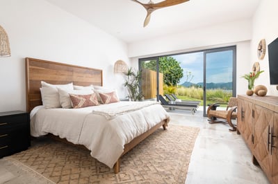 Luxury Villa Photo #17