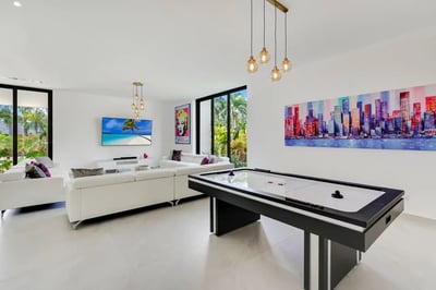 Luxury Villa Photo #17