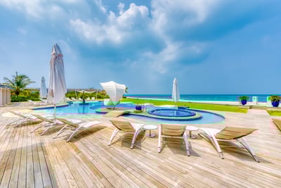 Luxury Villa Photo #15