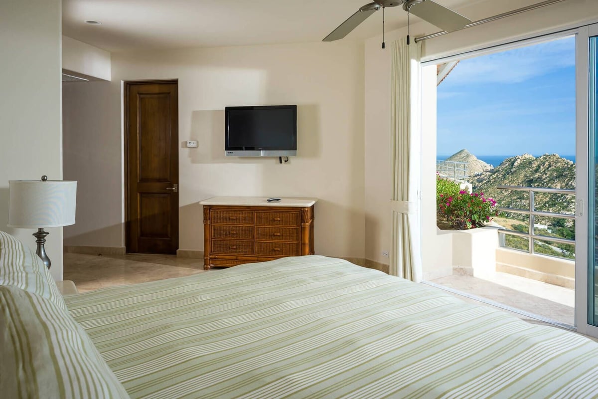 Enjoy breathtaking views of the Sea of Cortez from every bedroom in Villa del Mar - Image 17