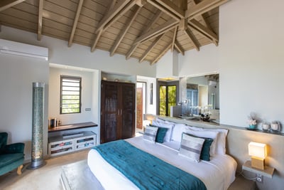 Luxury Villa Photo #25