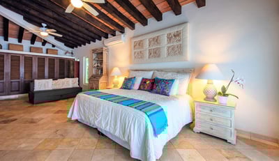 Luxury Villa Photo #27