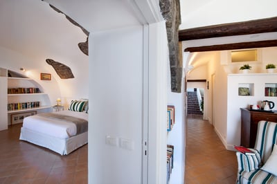 Luxury Villa Photo #38
