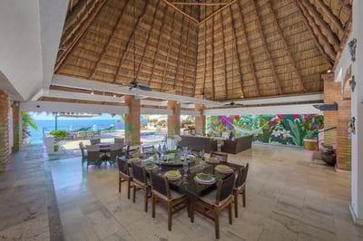 Luxury Villa Photo #20