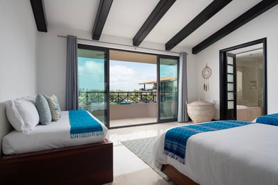 Luxury Villa Photo #15