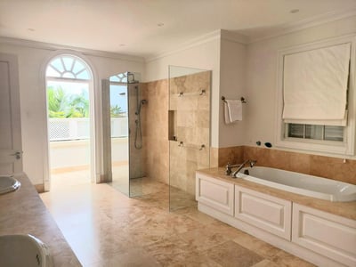 Luxury Villa Photo #15