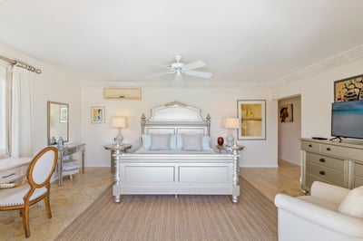 Luxury Villa Photo #12