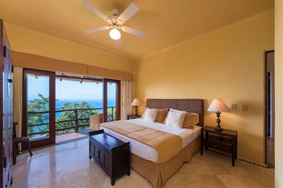 Luxury Villa Photo #14