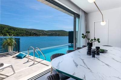 Luxury Villa Photo #24