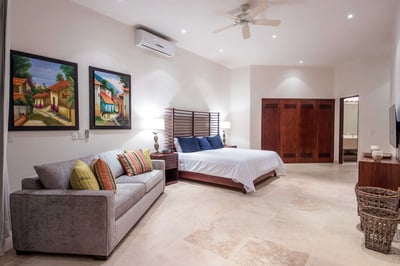 Luxury Villa Photo #22