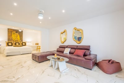 Luxury Villa Photo #11