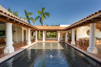 Luxury Villa Photo #6