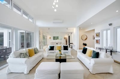 Luxury Villa Photo #9
