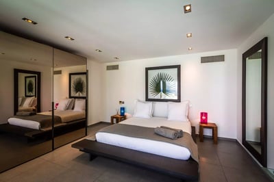 Luxury Villa Photo #25