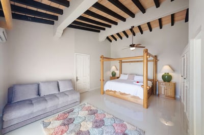 Luxury Villa Photo #25