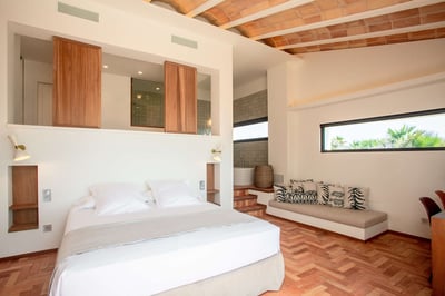 Luxury Villa Photo #16