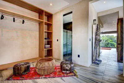 Luxury Villa Photo #24
