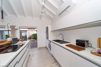 Kitchen & Dining Area