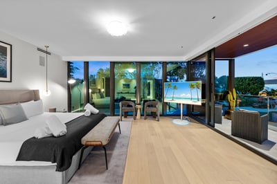 Luxury Villa Photo #26