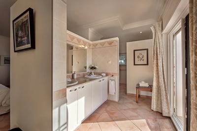 Luxury Villa Photo #16